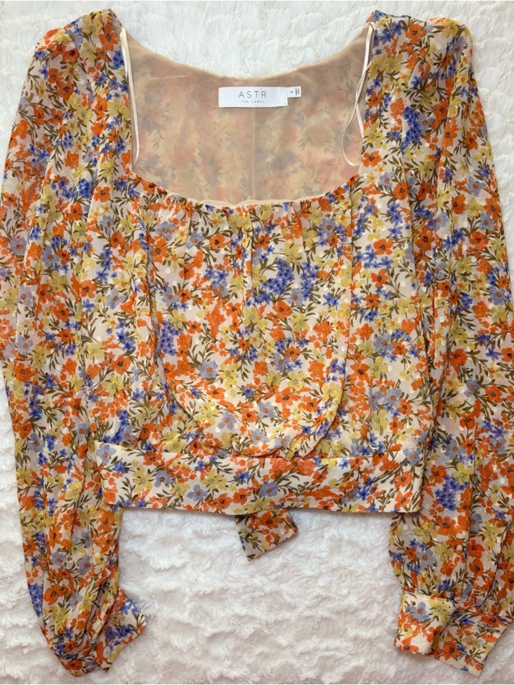 ASTR Cream Floral Square-Neck Long-Sleeve Tie-Back Crop Top